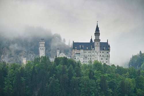 Le château de Neuschwanstein dans la brume