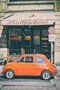 Fiat 500 klassieke Italiaanse auto in de stad van Sjoerd van der Wal Fotografie thumbnail