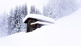 Mountain hut in the snow by Paul Schoor