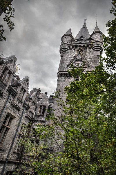 Chateau Miranda by Dennis Claessens