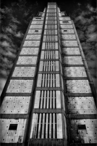 MONOLITHIC ASCENT by Aad Holkamp