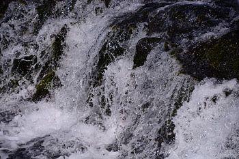 Splash 6, Details des Wasserfalls im Gjain-Tal