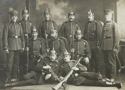 Groepsfoto Soldaten met Pickelhaube Knapzakgeweren Militair van Michael Godlewski
