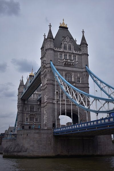 Towerbridge Londres à proximité en couleur par Mireille Schipper