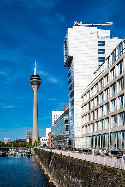 Düsseldorf Mediahaven en Rijntoren van Dieter Walther