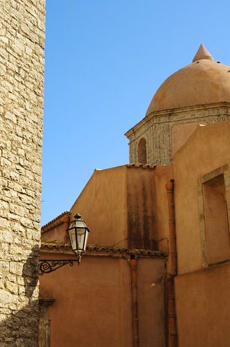 Uitsnede kerkkoepel in Sicilië