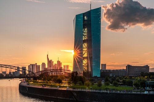 Frankfurt am Main ECB droomachtige zonsondergang