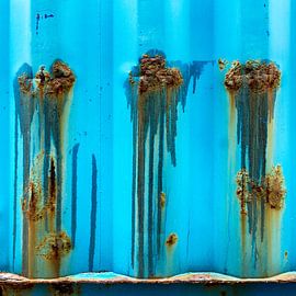 Flugrostfiguren auf einem Standbehälter von Texel eXperience