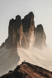 Wanderer bei den Drei Zinnen (Tre Cime di Lavaredo) von Lauren Wilde