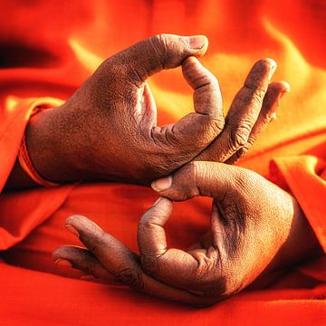 Gyan mudra in Varanasi van Marco Rutten