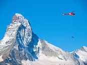 Rettungshubschrauber und Matterhorn von Menno Boermans Miniaturansicht