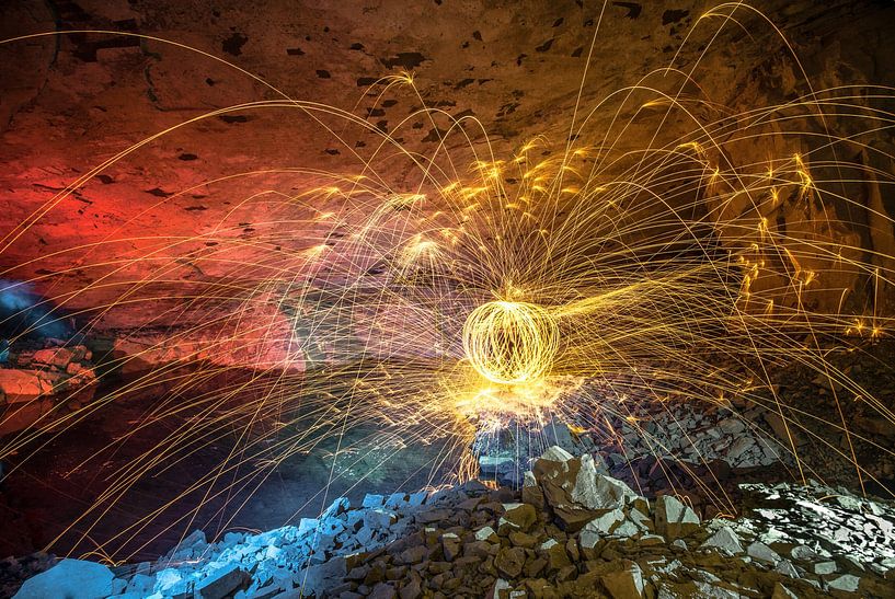 Lichtgemälde in einer verlassenen Mine von Olivier Photography