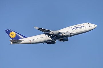 Take-off Lufthansa Boeing 747-400 Jumbo Jet. by Jaap van den Berg
