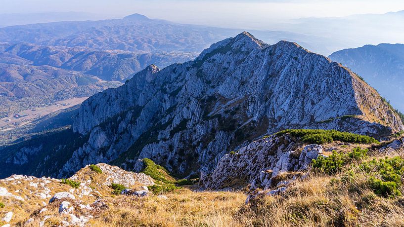Die Gipfel des Piatra Craiului in Rumänien von Jessica Lokker