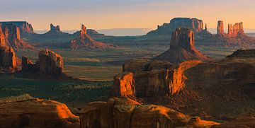Sunrise from Hunts Mesa in Monument Valley