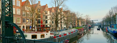 Amsterdam, Brouwersgrachrt met brug in avondlicht van Amsterdam Highlights