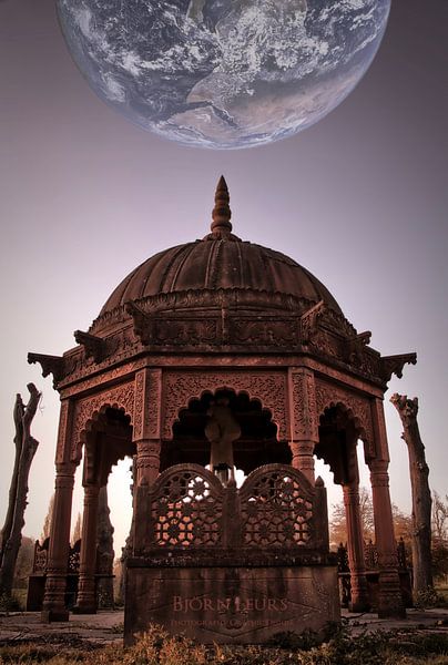 Temple on planet by Björn Leurs