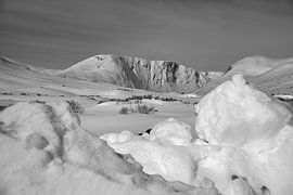 Norwegian high mountains, snow-covered mountains and landscape in black and white by Martin Köbsch
