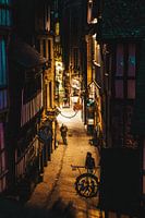 De moderne wegisweg : Magische belichte steeg in Mont Saint-Michel
