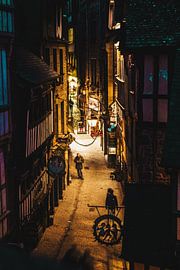 La route moderne : Allée magique illuminée au Mont Saint-Michel sur Graphx