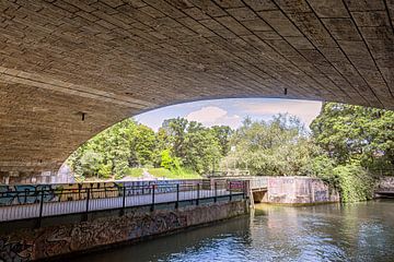 Beieren : Langs de Isar in München van Photoart-Naegele
