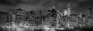 NEW YORK CITY Skyline bei Nacht | Panorama von Melanie Viola