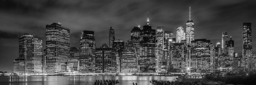 NEW YORK CITY Night Skyline | Panoramic by Melanie Viola