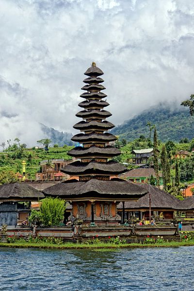 Bali by Hello Pompoyo