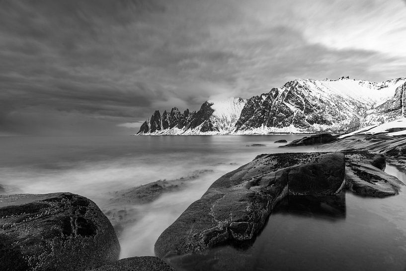 Tungsenet zonsondergang in de Ersfjord op het eiland Senja in Noorwegen van Sjoerd van der Wal Fotografie