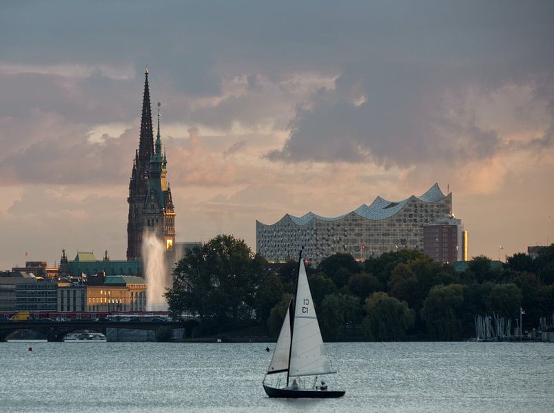 Hamburg by Hello Pompoyo