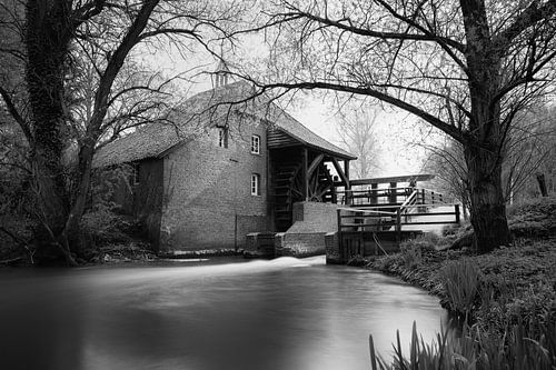 De Leumolen of Sint-Ursulamolen zwart wit