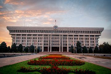 Parlement van Kirgizie van Julian Buijzen