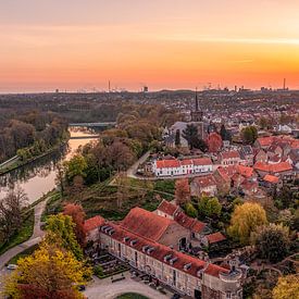 Drohnenpanorama des Sonnenaufgangs bei Elsloo in Südlimburg von John Kreukniet