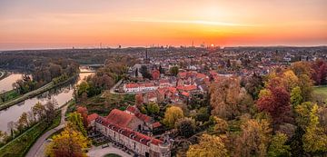 Panorama par drone du lever de soleil près d'Elsloo dans le sud du Limbourg sur John Kreukniet