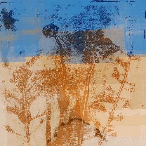 Abstracte retro botanische kunst in terra en blauw. Weide bloemen.