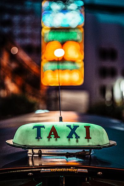 Tuk Tuk Taxi in Bangkok by Bernd Hartner