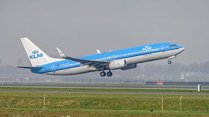 Start eines Passagierflugzeugs vom Typ KLM Boeing 737-800.