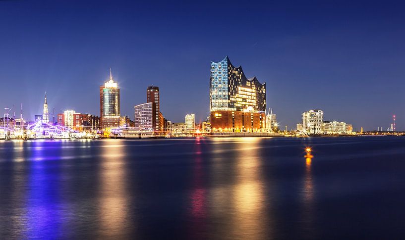 Hamburg City Skyline at the Elbphilharmonie in the blue hour by Frank Herrmann