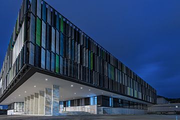 Nieuwe School Wolfsburg bij nacht van Marc-Sven Kirsch