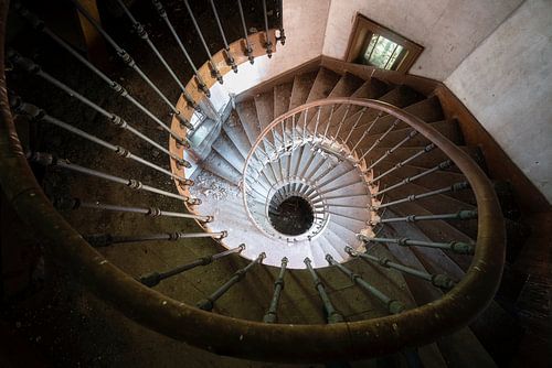 Escalier en bois abandonné.
