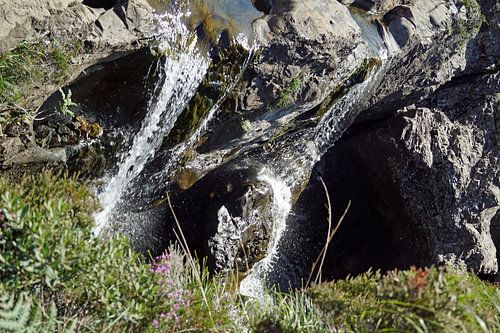 Aan de voet van de Black Cuillins bij Glenbrittle liggen de Fairy Pools.