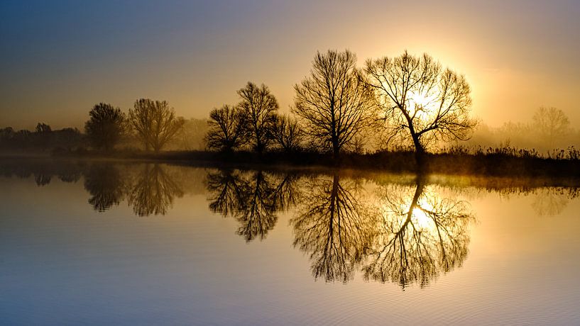 A beautiful sunrise in Meinerswijk nature park by Eddy Westdijk