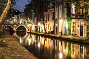 Sfeervol avondbeeld van de Oudegracht ter hoogte van de Twijnstraat a/d Werf, Utrecht van Arthur Puls Photography