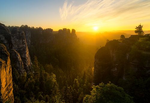 Zonsopkomst in het bastei gebied, Saksen