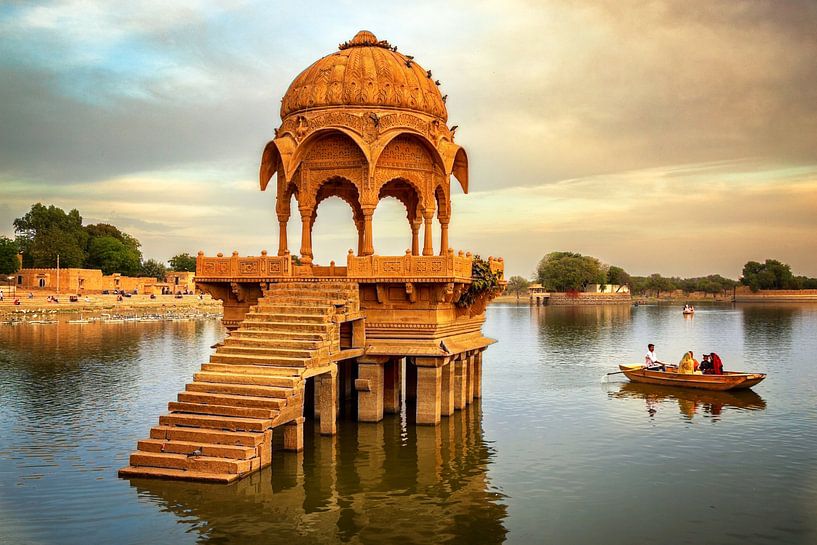 Gouden uurtje op het meer in Jaisalmer van Marco Rutten