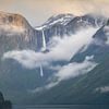 Mardalsfossen à Romsdalen, Norvège, au coucher du soleil. sur Jos Pannekoek