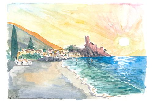 Entspannen am Strand von Malcesine am Gardasee bei Sonnenuntergang