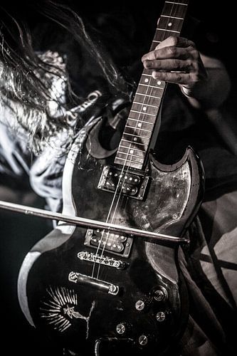 Gitaar met strijkstok 2