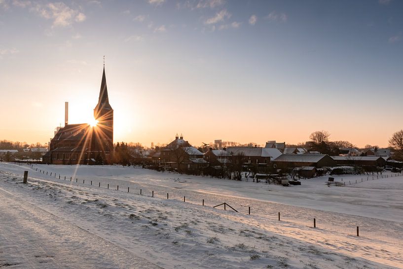 Sunrise in wintry Weurt by Femke Straten