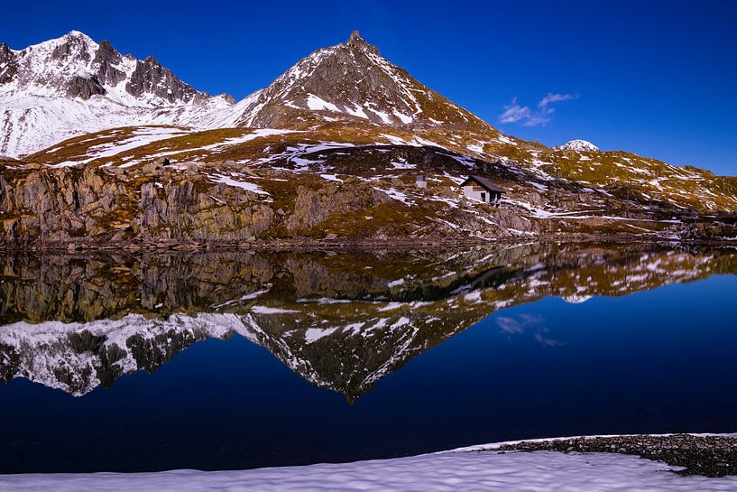 Montagne et réflexion sur le col du Nufenen - Wallis / Tessin - Suisse par Felina Photography